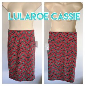 NWT LulaRoe Cassie geometric print